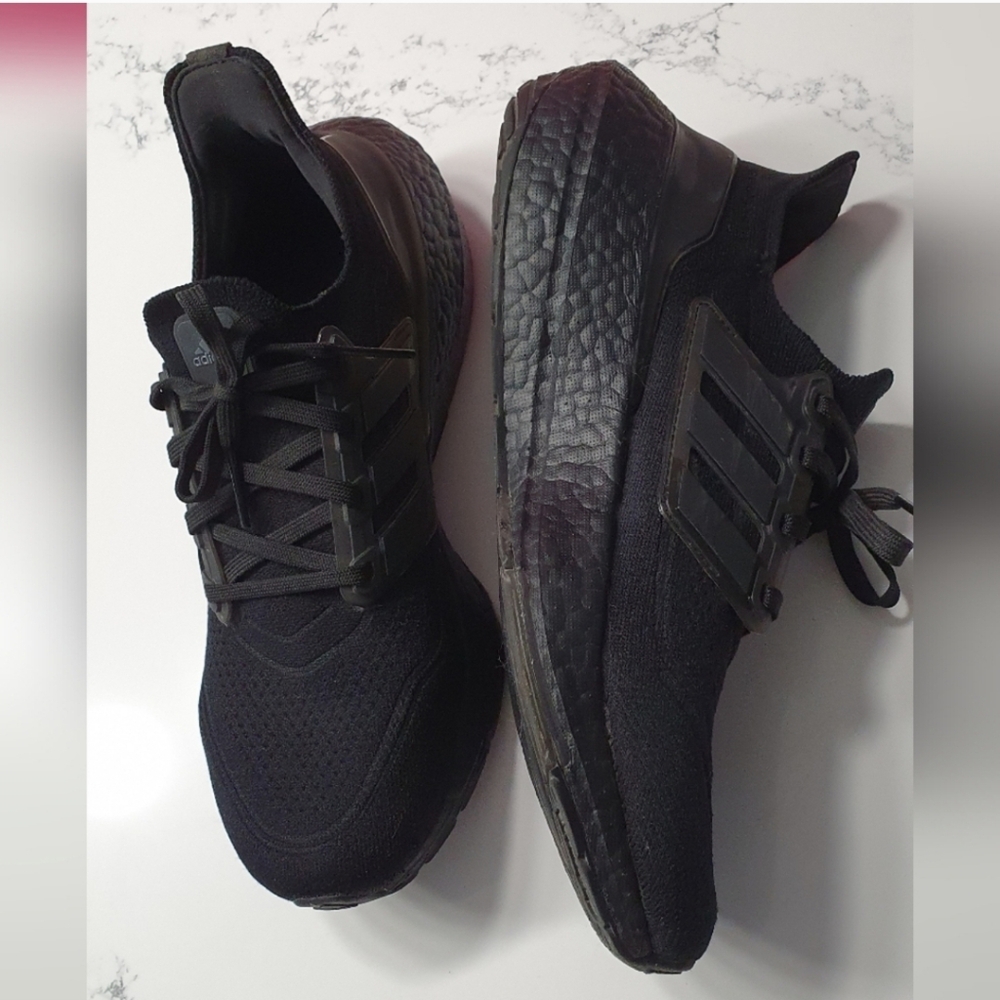 🚫Old Listing🚫 Triple Black Ultra Boost Sneakers - The Best Colourway!!!